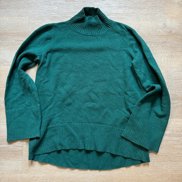 LOFT Sweaters - LOFT Green Sweater